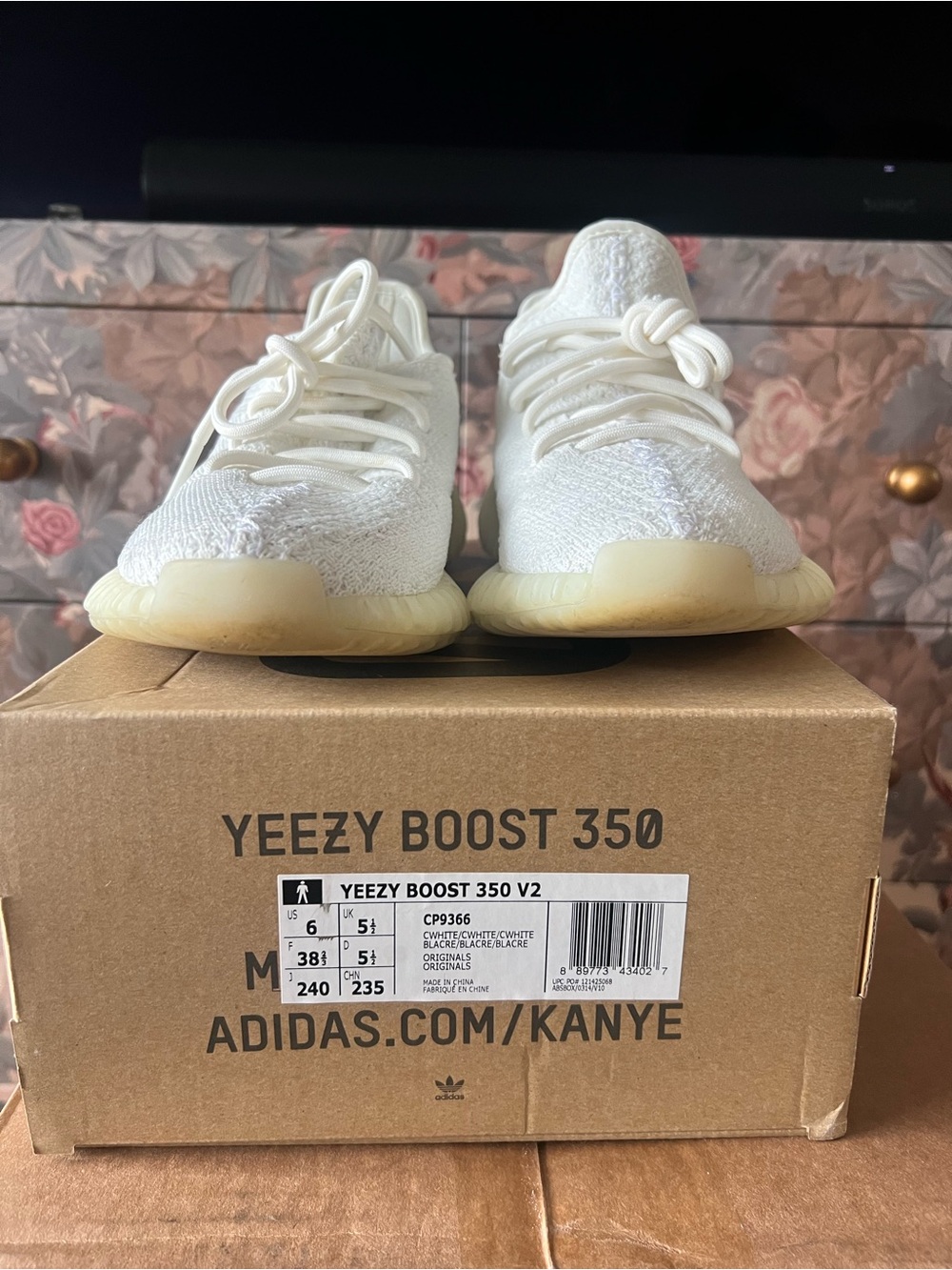Yeezy Boost 350 V2 White / Cream Knit Sneakers 6M